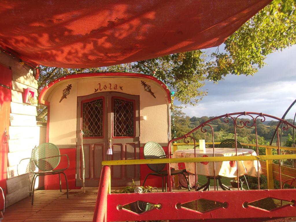 La Roulotte De Lola - Chambre D'Hotes La Celle  Exterior foto